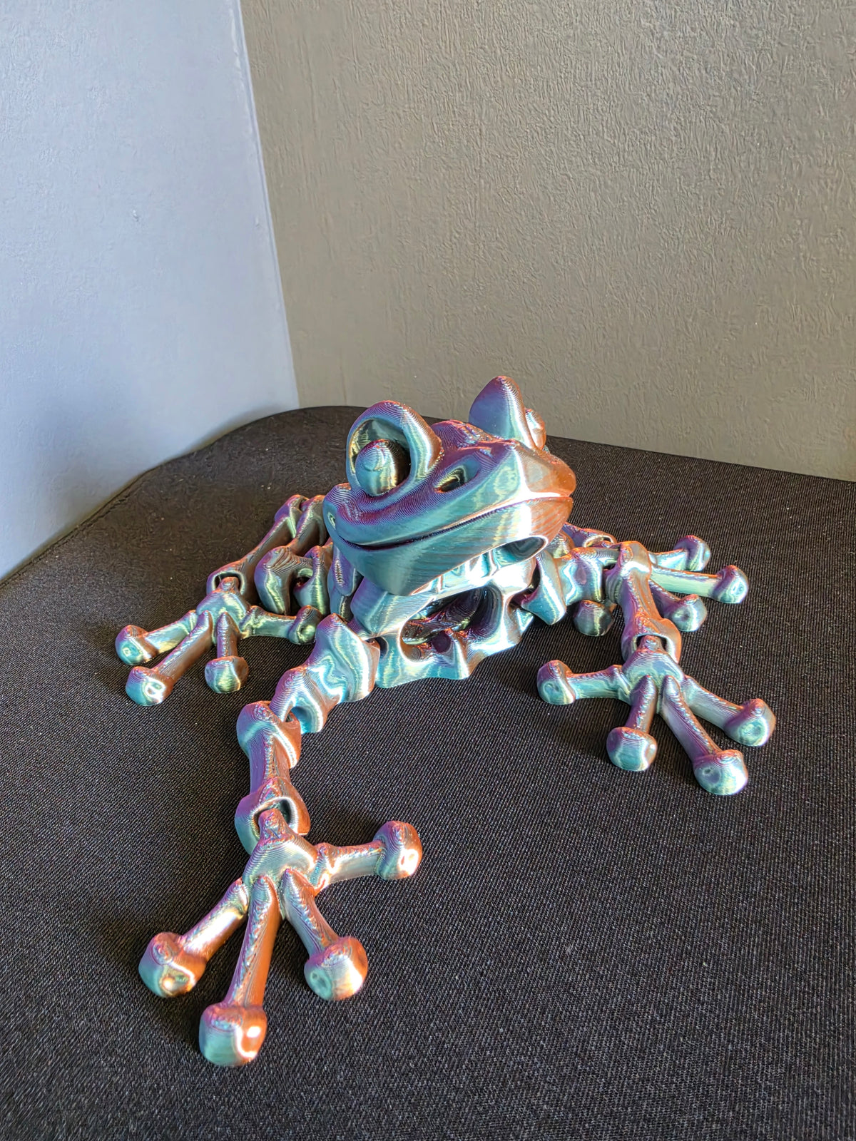 Articulated Skeleton Frog toy by Flexi Factory