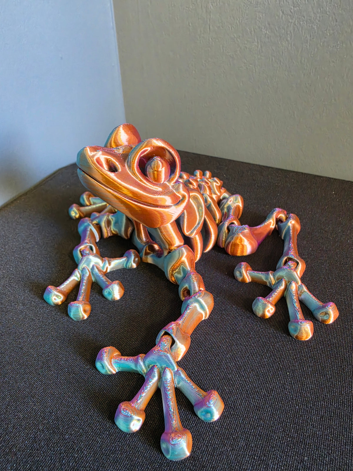 Articulated Skeleton Frog toy by Flexi Factory